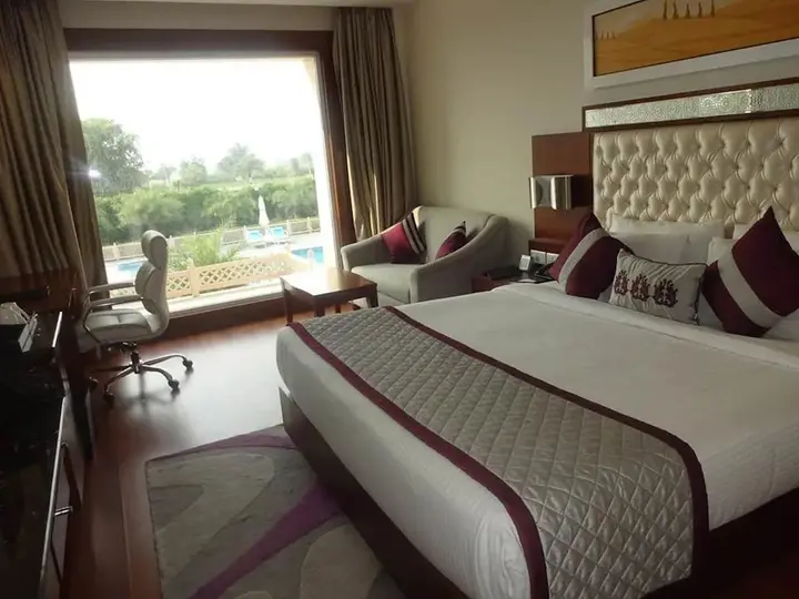 Шахджаханпур: The Lal Vilas Hotel & Resort