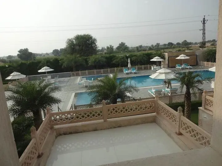 Шахджаханпур: The Lal Vilas Hotel & Resort