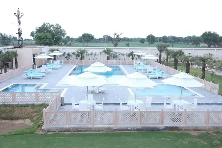 Шахджаханпур: The Lal Vilas Hotel & Resort