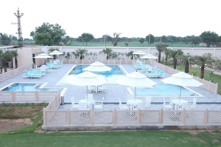 Шахджаханпур: The Lal Vilas Hotel & Resort