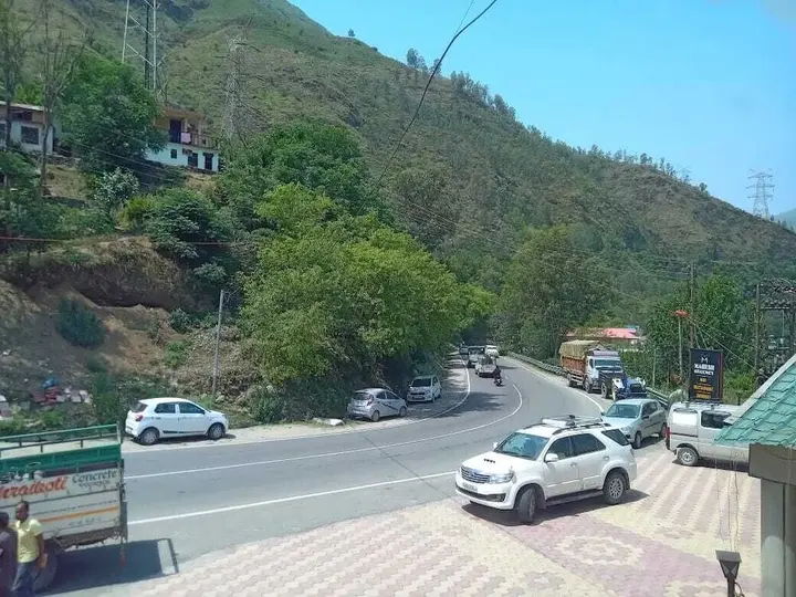Дуттнагар: The Mahesh Regency