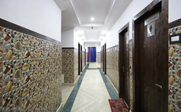Катра: Hotel JMK International