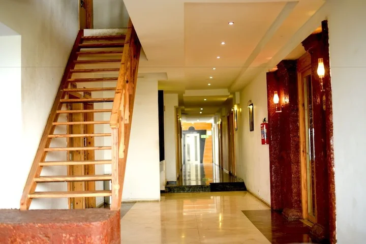 Чакан: Hotel Stonarc