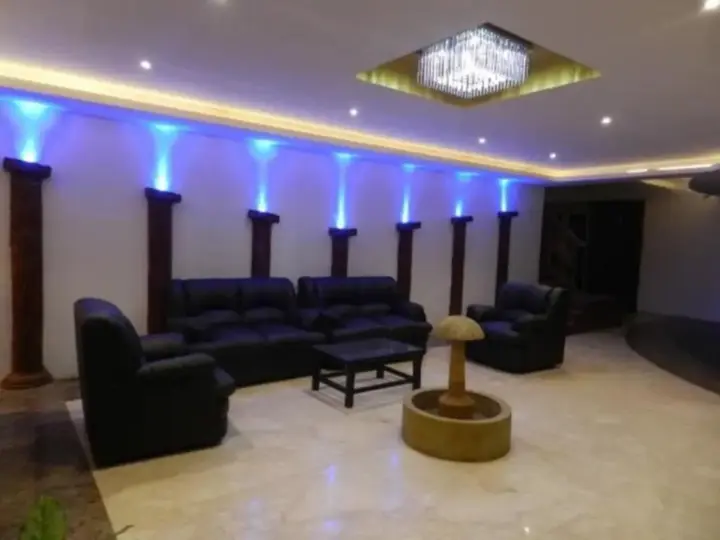 Чакан: Hotel Stonarc