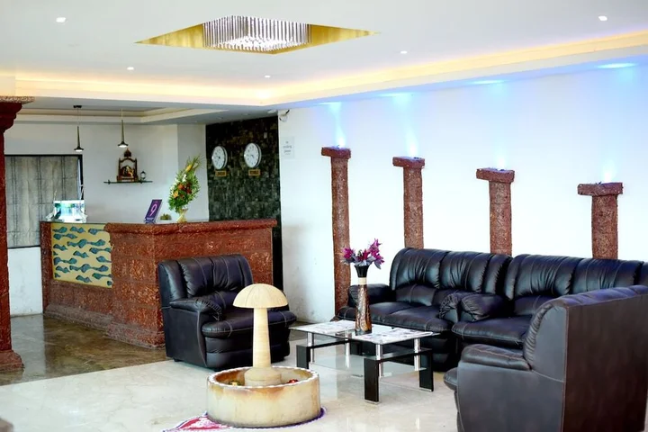 Чакан: Hotel Stonarc