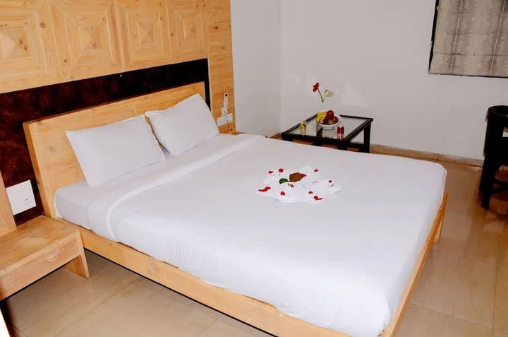 Чакан: Hotel Stonarc