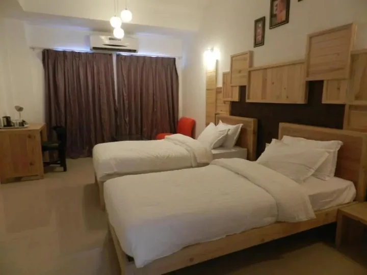 Чакан: Hotel Stonarc