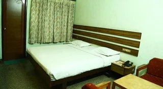 Маниячи: Sri Janakiram Hotels