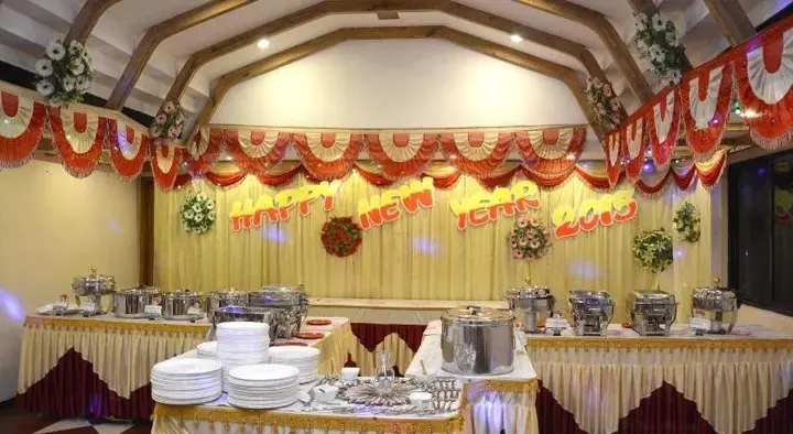 Маниячи: Sri Janakiram Hotels