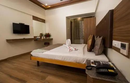 Маниячи: Sri Janakiram Hotels