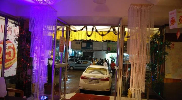 Маниячи: Sri Janakiram Hotels