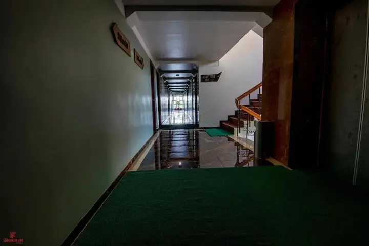 Маниячи: Sri Janakiram Hotels