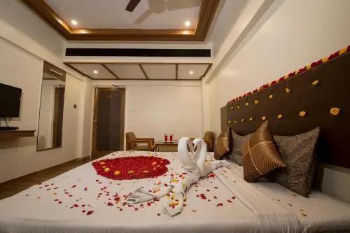 Маниячи: Sri Janakiram Hotels