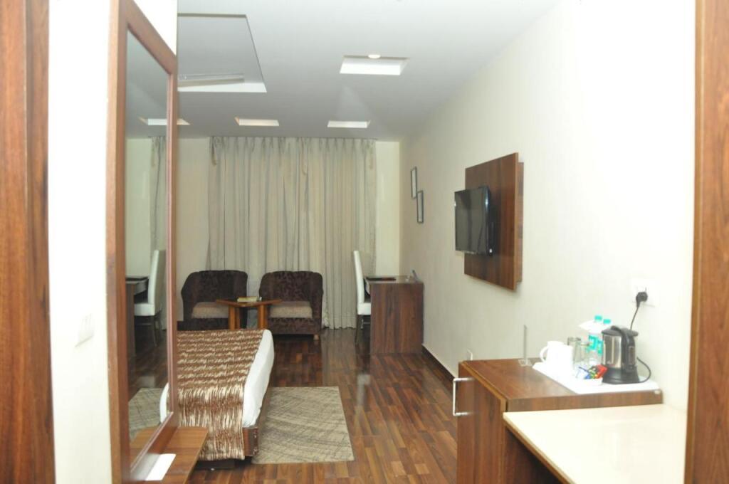 Дехрадун: Hotel JSR Continental