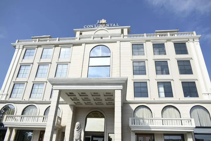 Дехрадун: Hotel JSR Continental