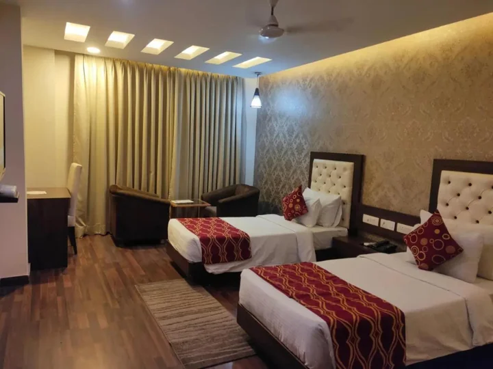 Дехрадун: Hotel JSR Continental