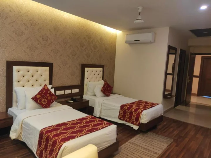 Дехрадун: Hotel JSR Continental