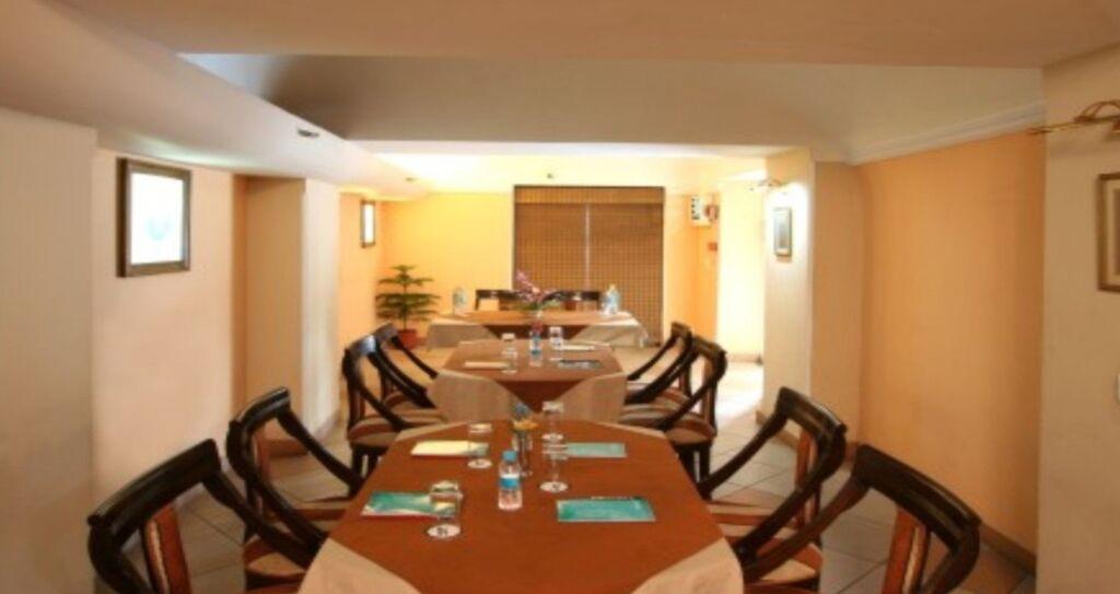 Нью-Дели: Airport Hotel