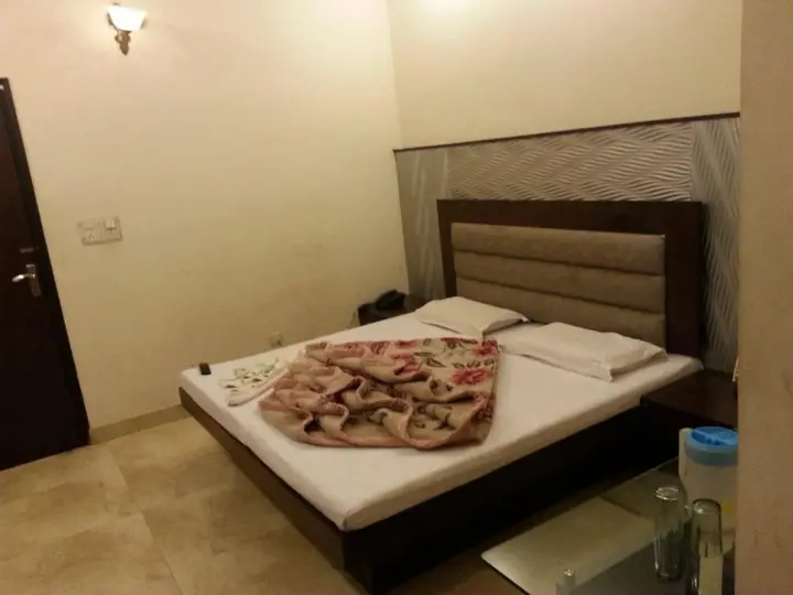 Нью-Дели: Centra Inn