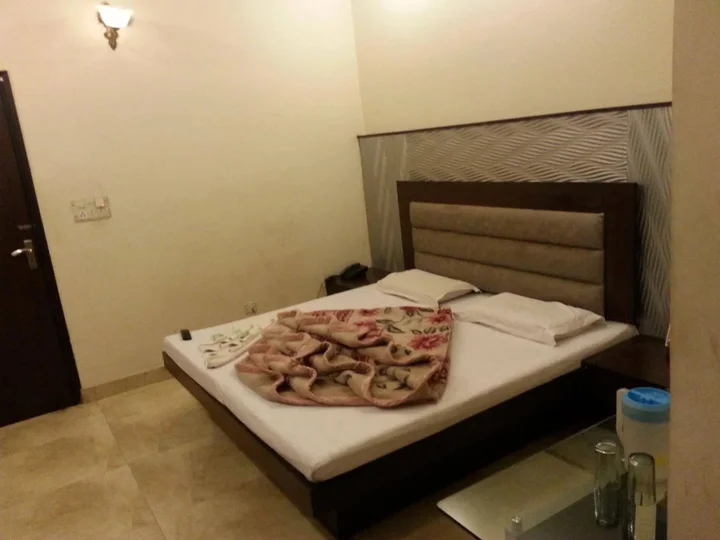Нью-Дели: Centra Inn