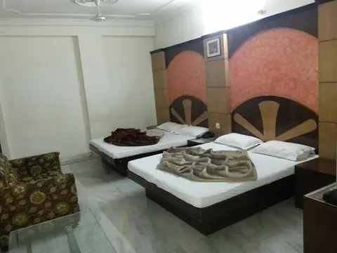 Нью-Дели: Centra Inn