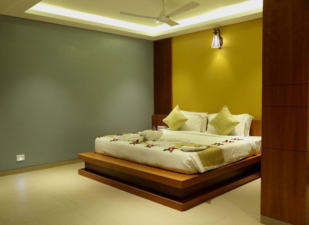Райпур: Hotel Shamrock Greens