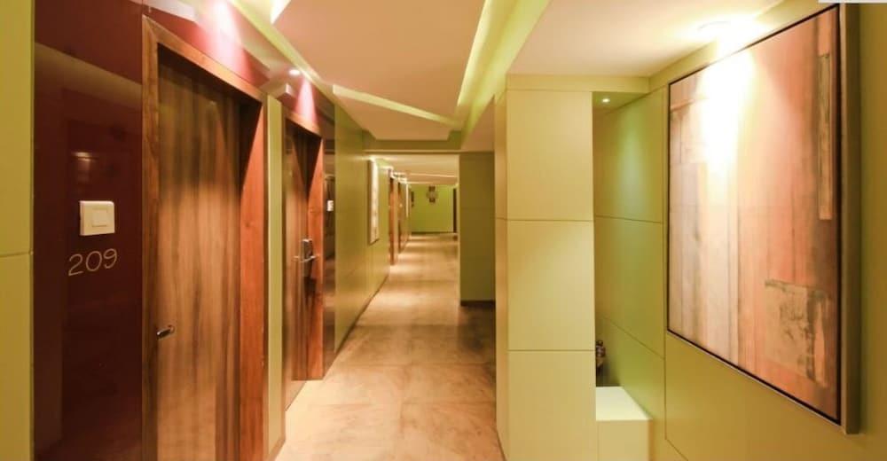 Райпур: Hotel Shamrock Greens