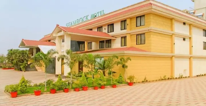 Райпур: Hotel Shamrock Greens