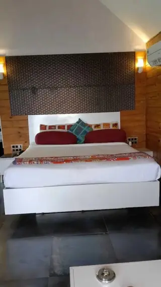 Лонавала: Rumourss Sky Villa and Resort