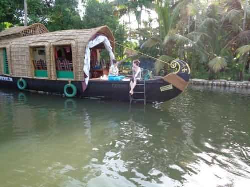 Аллеппи: Antonys Eco Houseboat Hostel