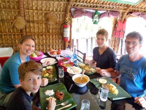 Аллеппи: Antonys Eco Houseboat Hostel