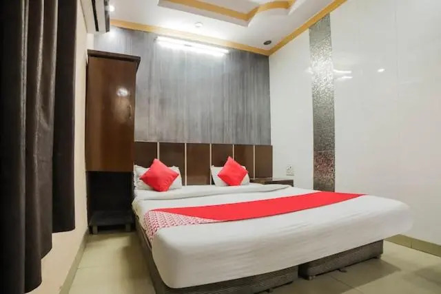 Нью-Дели: Hotel Viraat