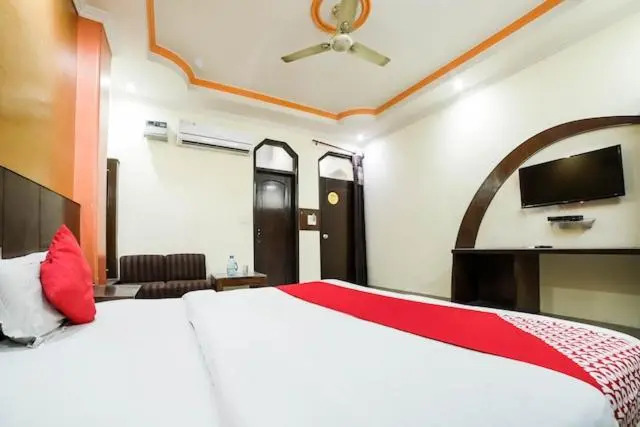 Нью-Дели: Hotel Viraat