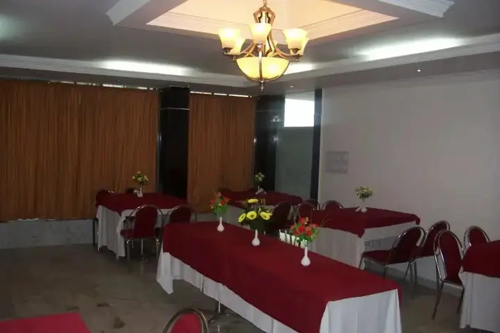 Патна: Hotel Laavish