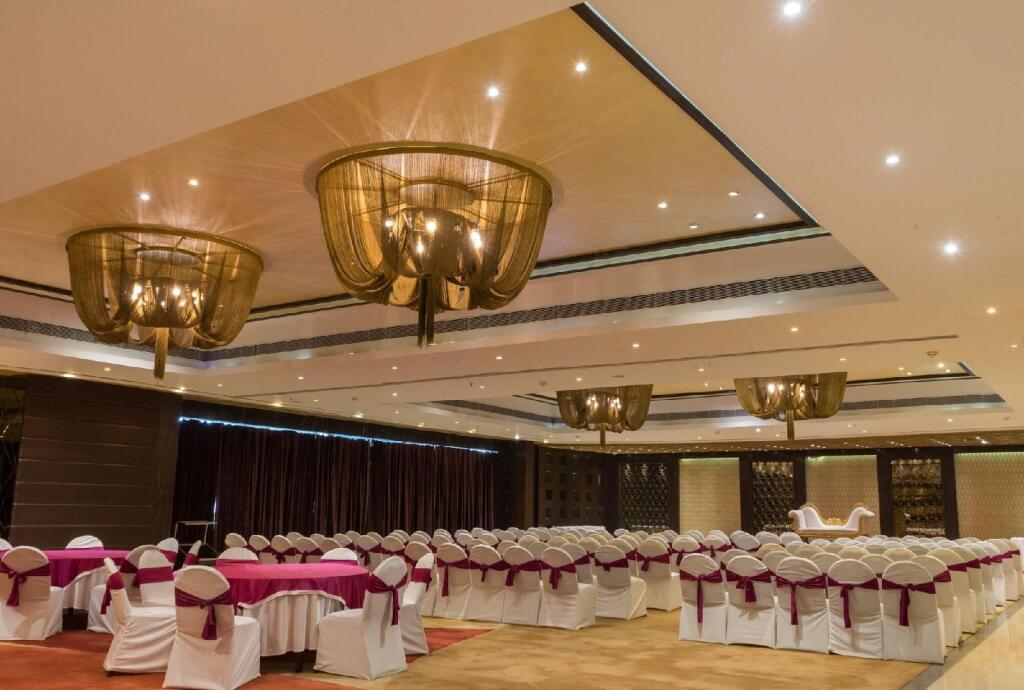 Канпур: The Landmark Hotel
