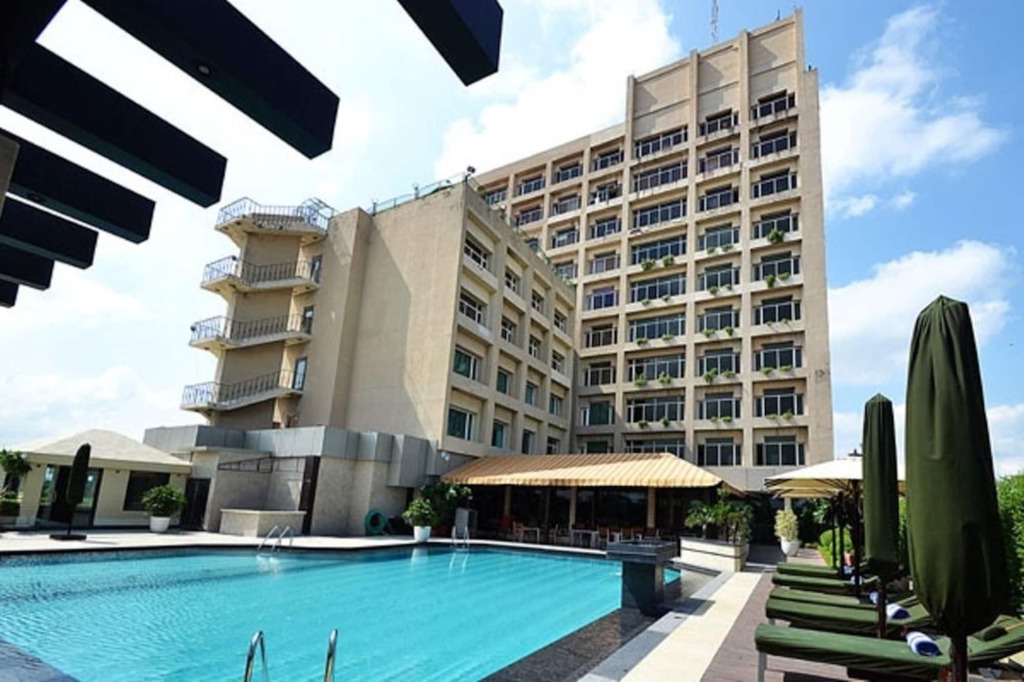Канпур: The Landmark Hotel