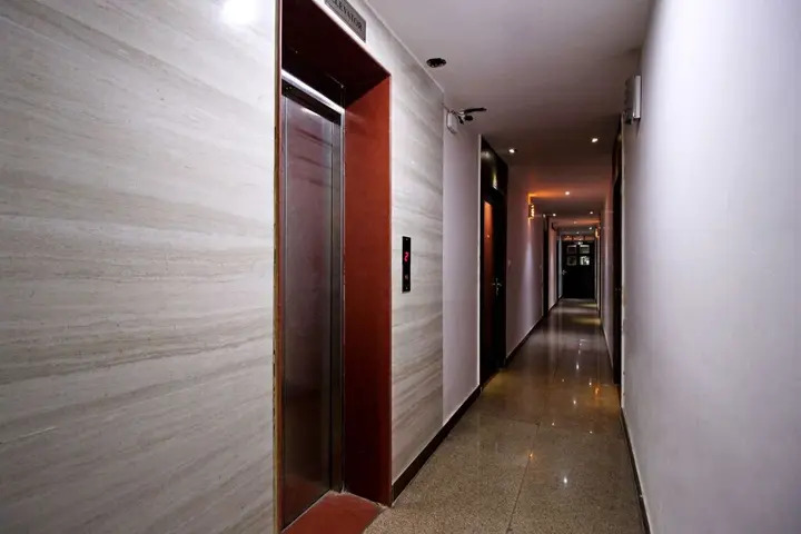 Агра: OYO 5539 Merit Hotel
