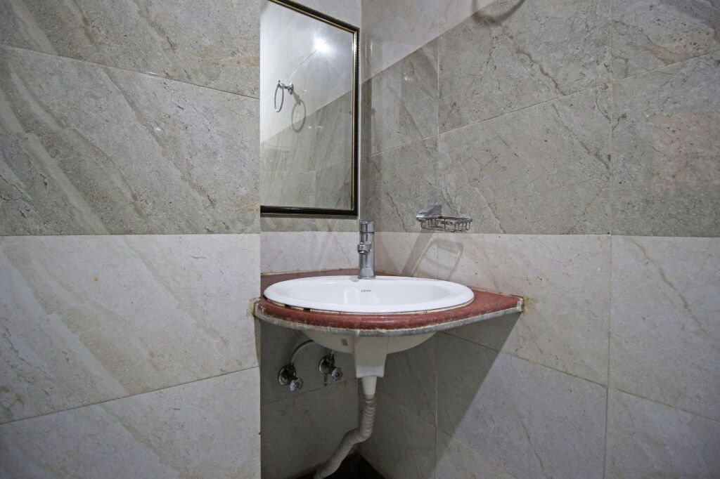 Агра: OYO 5539 Merit Hotel