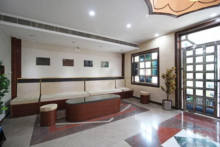 Агра: OYO 5539 Merit Hotel