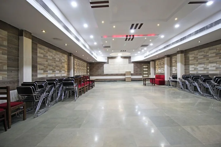 Агра: OYO 5539 Merit Hotel