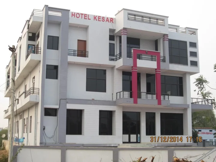 Дауса: Hotel Kesar Palace