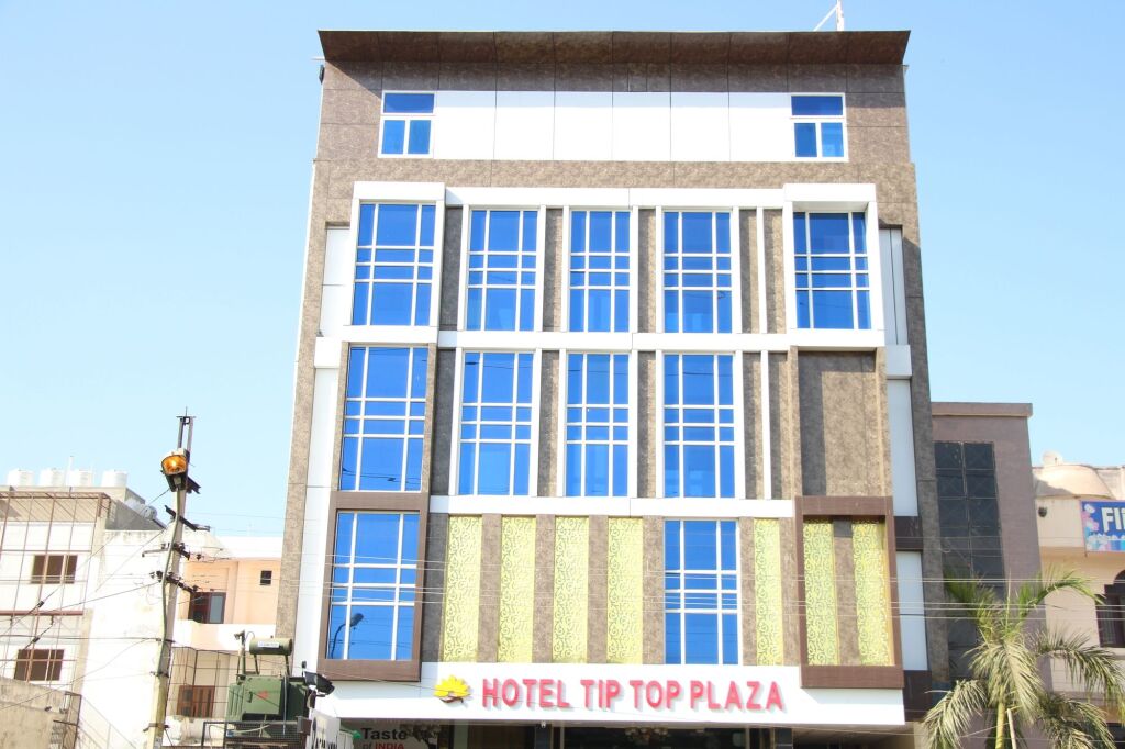 OYO 3971 Hotel Tip Top — фото 1