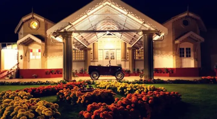 Ути: The Grange Hotel