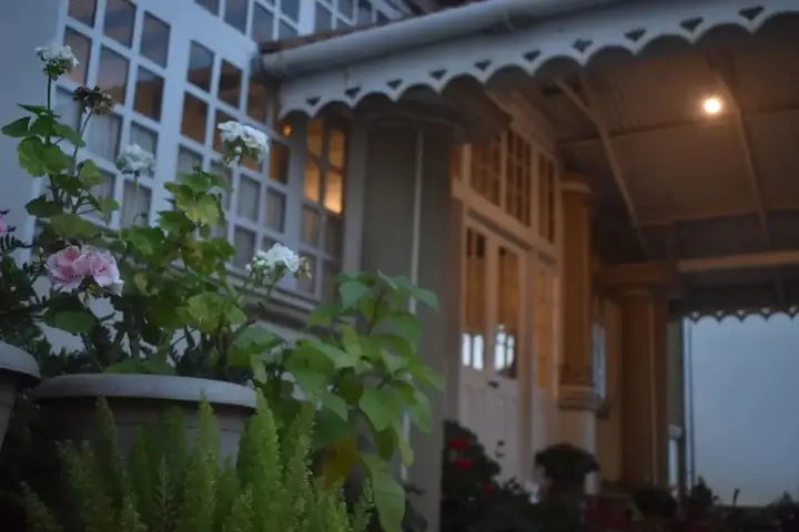 Ути: The Grange Hotel