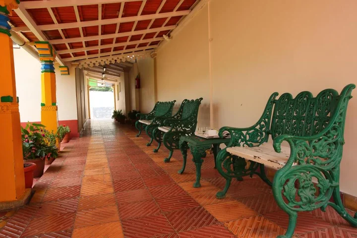 Ути: The Grange Hotel