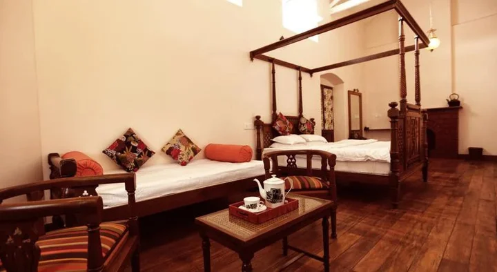 Ути: The Grange Hotel