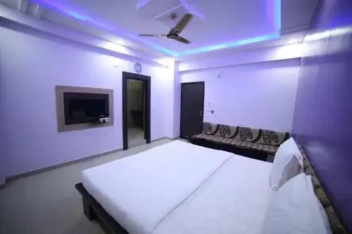 Гандхинагар: Malhaar Resorts
