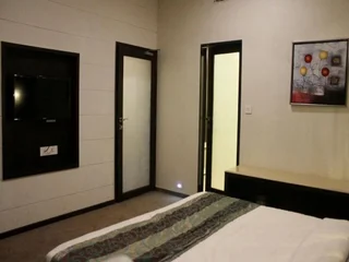 Чандрапур: The ND Hotel