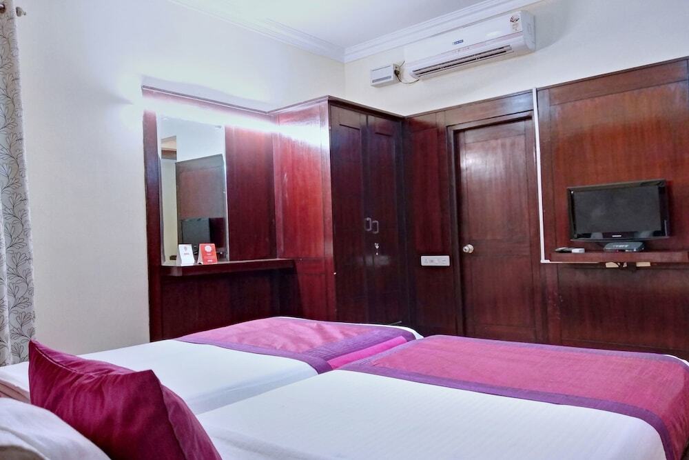 Бангалор: OYO 10437 Hotel Hibiscus INN