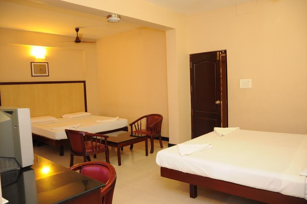 Палани: Hotel Subham